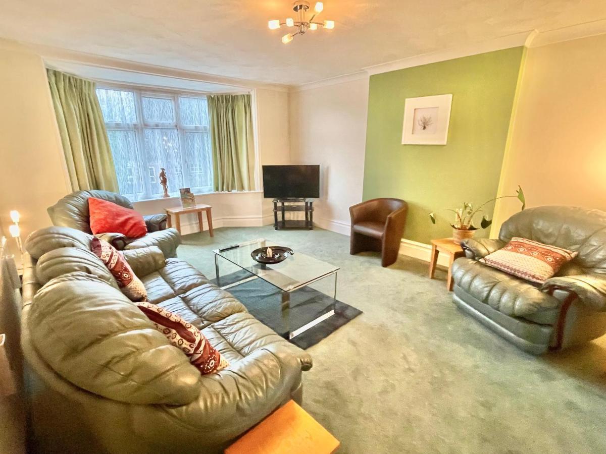 Spacious Four Bed With Parking - Apartment *