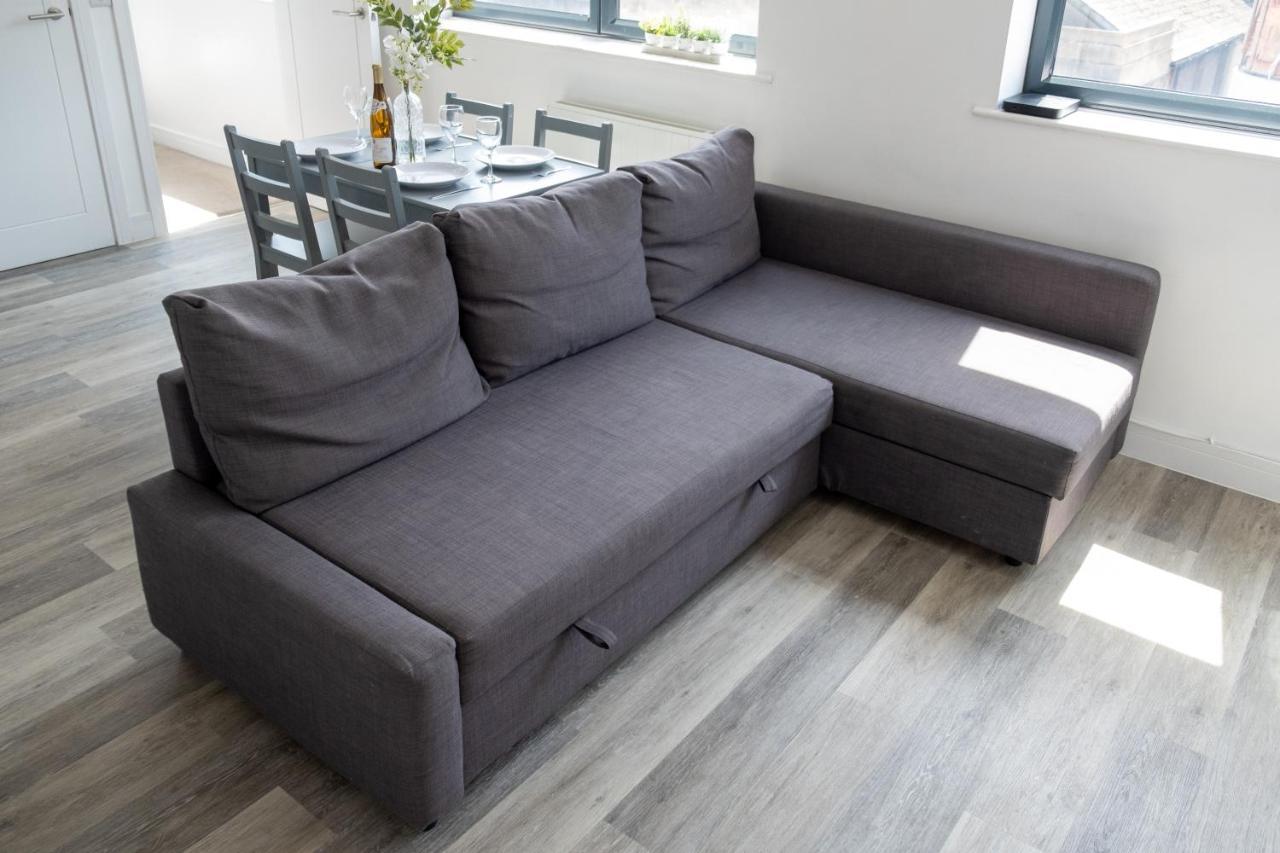 Modern One Bedroom In Town Centre & 4 Min To The Beach Apartment