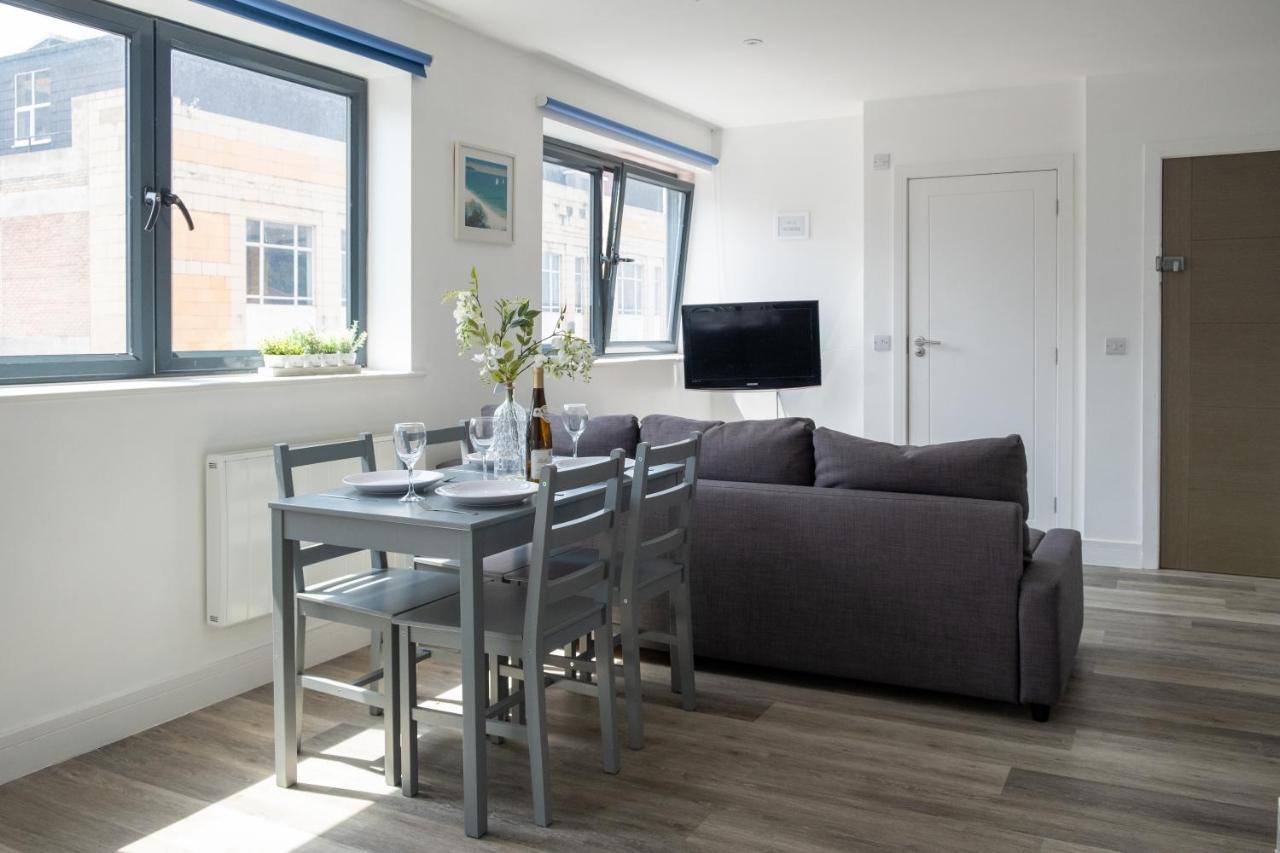 Modern One Bedroom In Town Centre & 4 Min To The Beach *