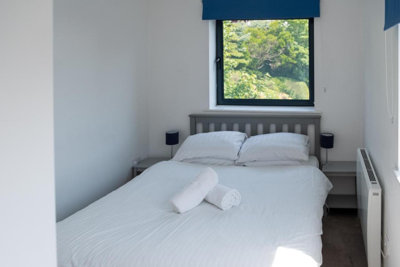 Modern One Bedroom In Town Centre & 4 Min To The Beach Apartment