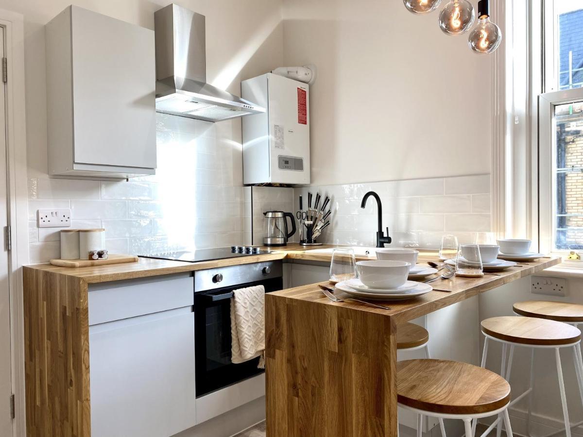 Stunning Themed 2 Bed Apartment *