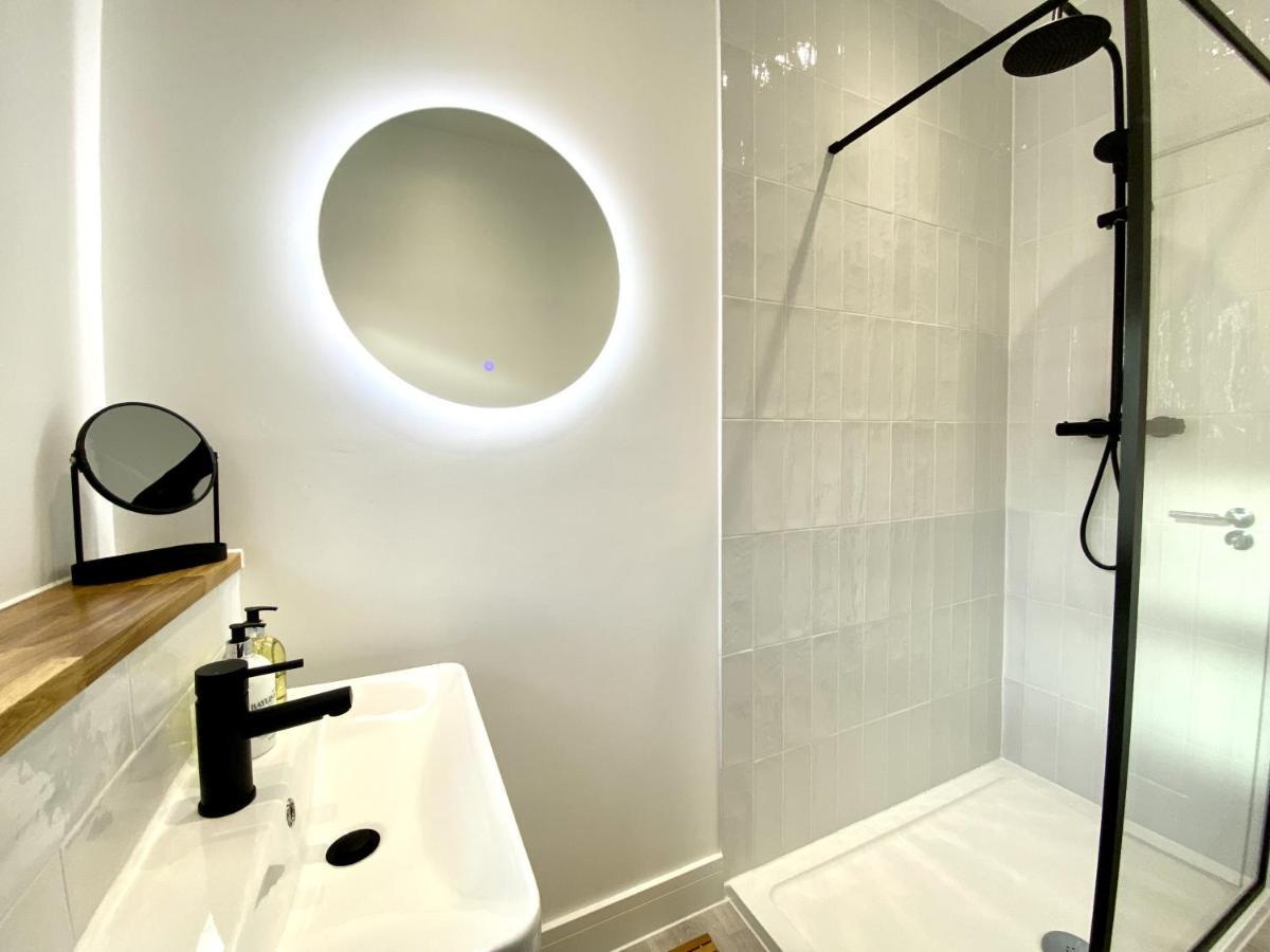 Stunning Themed 2 Bed Apartment