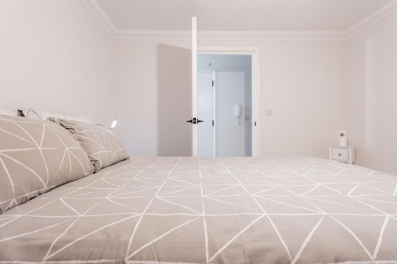 Stunning 2 Bedroom Flat In Town