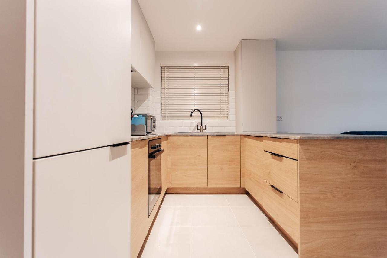 Stunning 2 Bedroom Flat In Town