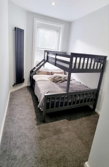 Stylish Flat In Town Centre Apartment