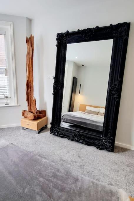 Stylish Flat In Town Centre *
