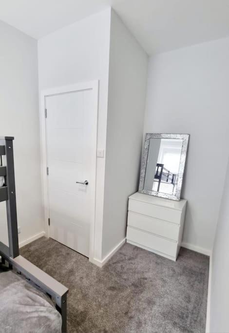 Stylish Flat In Town Centre *