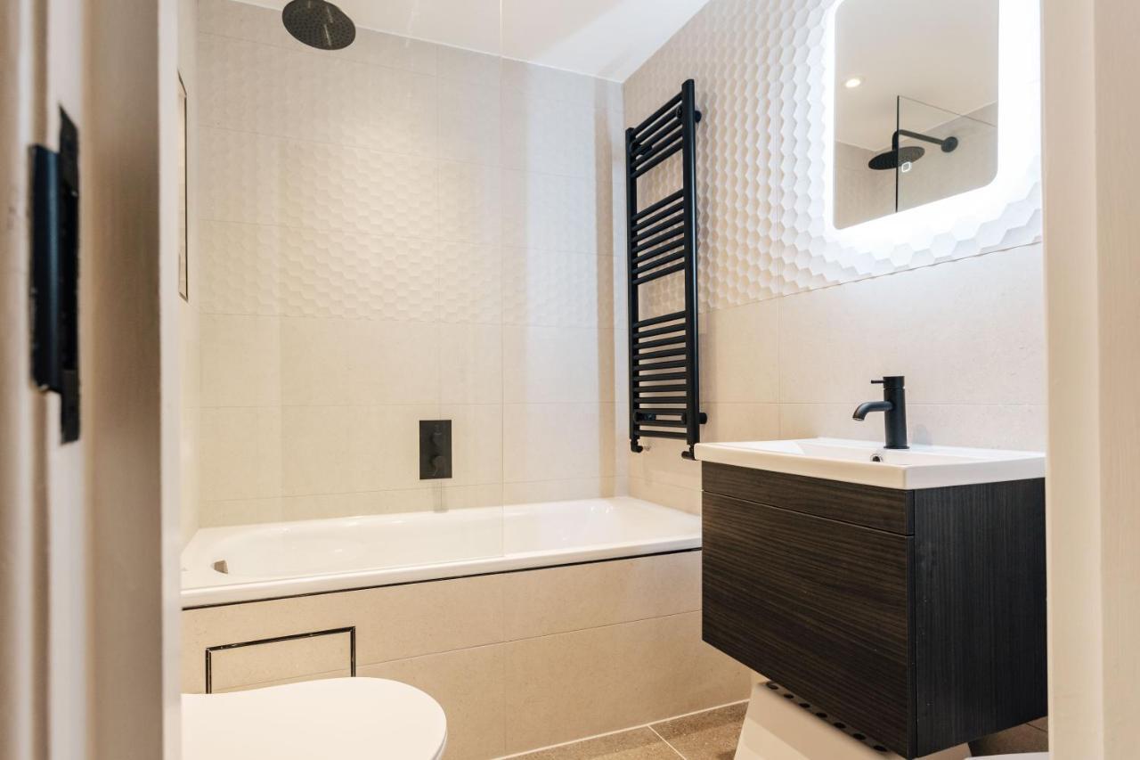 Apartment Stunning 2 Bedroom Flat In Town