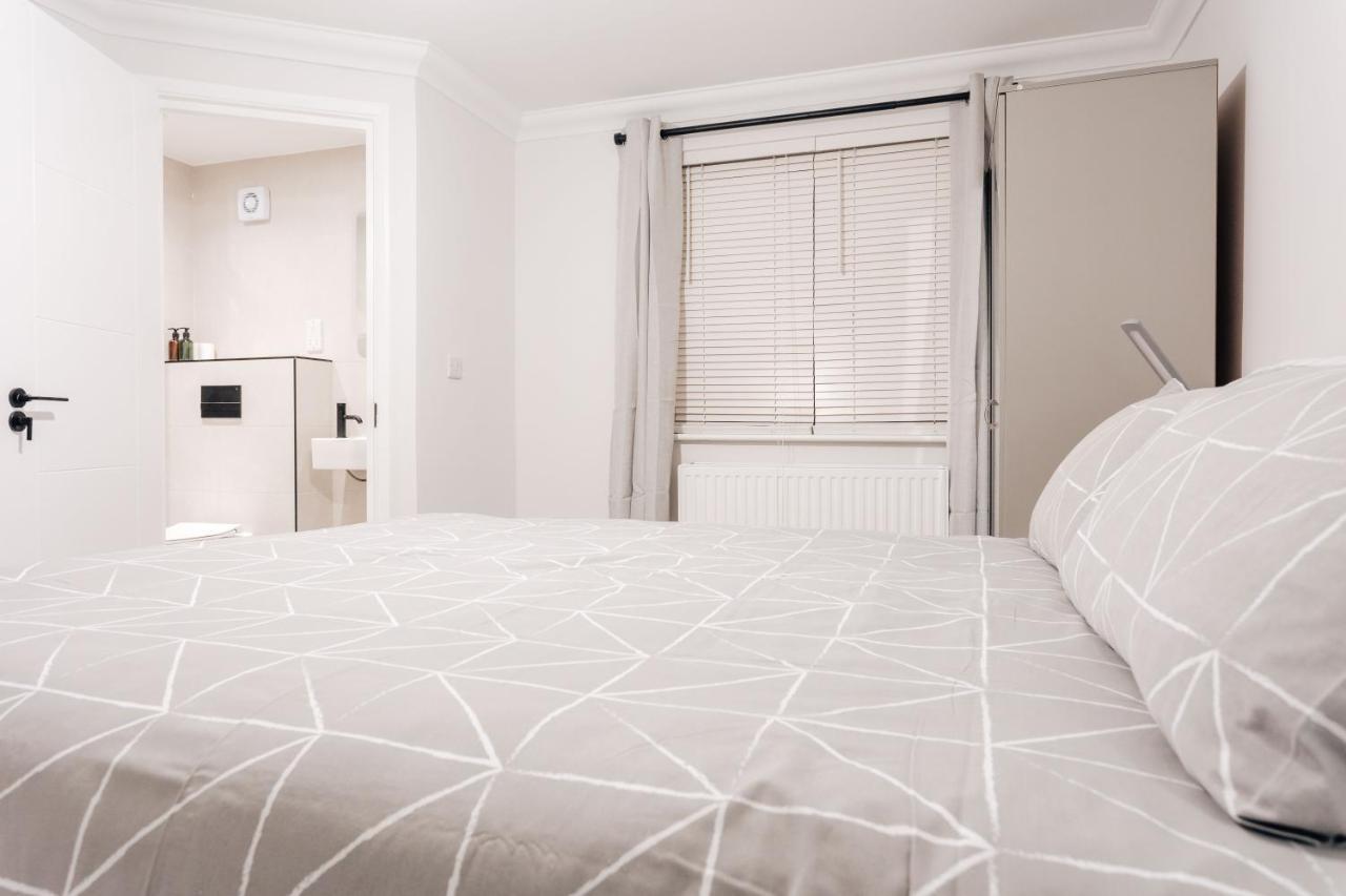 Apartment Stunning 2 Bedroom Flat In Town *