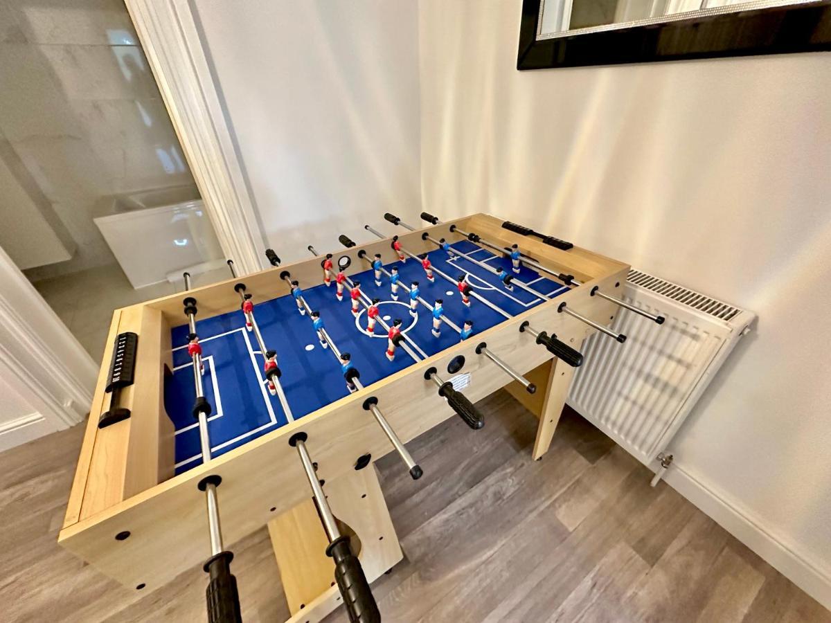 Glen Fern - Garden With Parking - Heart Of Town Centre - Close To - Darts And Table Football - Sleeps 11 * Bournemouth