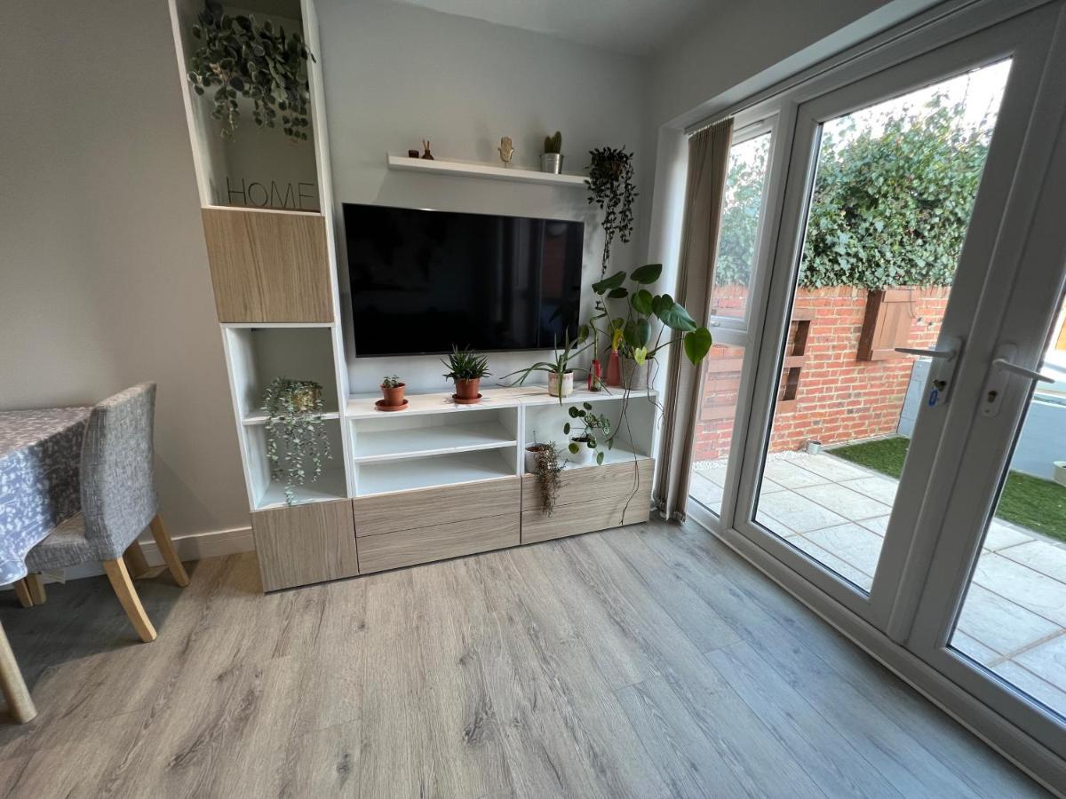 Apartment Wolverton Road, *