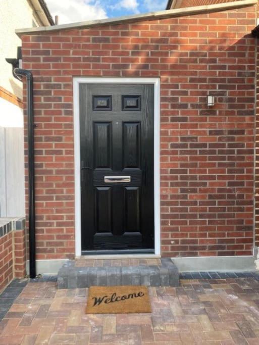 Stylish 1 Bedroom Outdoor Area And Hot Tub Apartment Bournemouth