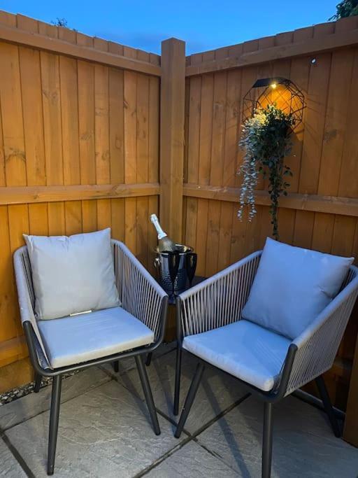 Stylish 1 Bedroom Outdoor Area And Hot Tub Apartment
