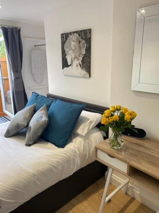 Stylish 1 Bedroom Outdoor Area And Hot Tub Bournemouth