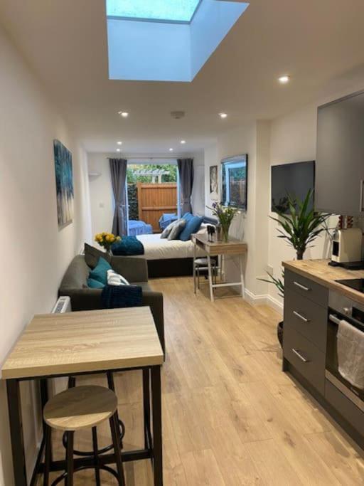 Apartment Stylish 1 Bedroom Outdoor Area And Hot Tub Bournemouth