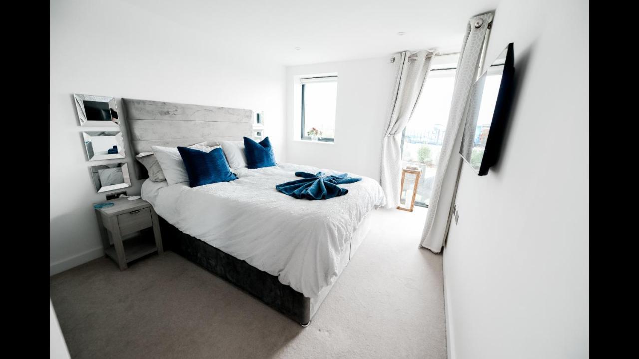 Apartment Brand New Beachfront Ground Floor With Garden 2 Bed 6 Guests *
