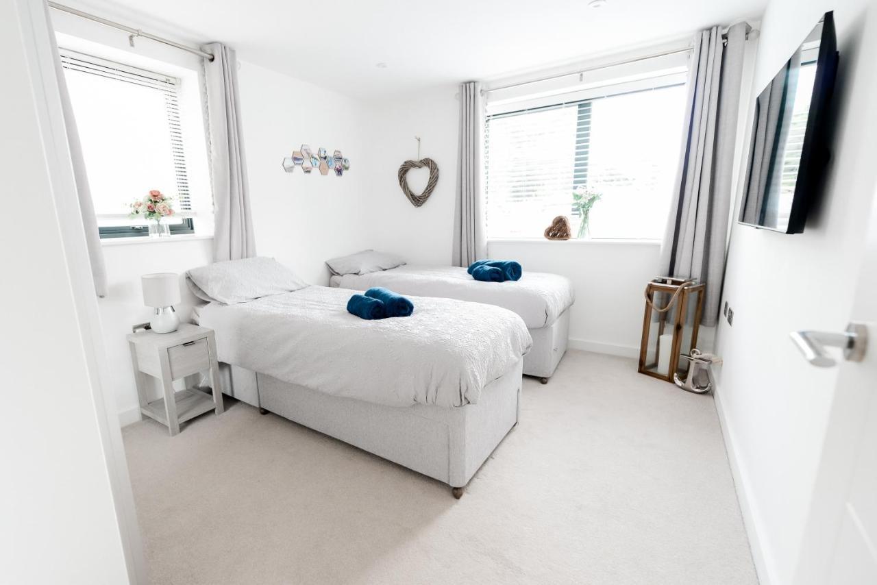 Brand New Beachfront Ground Floor With Garden 2 Bed 6 Guests Apartment