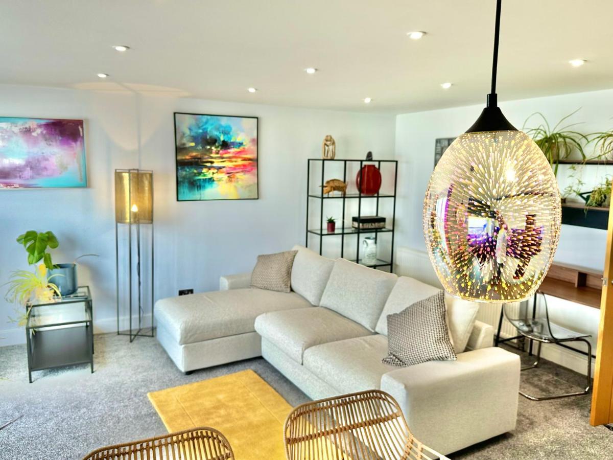 Stunning Sea View Two Double Bedroom - With Balcony - Opposite Beachfront Walk * Bournemouth