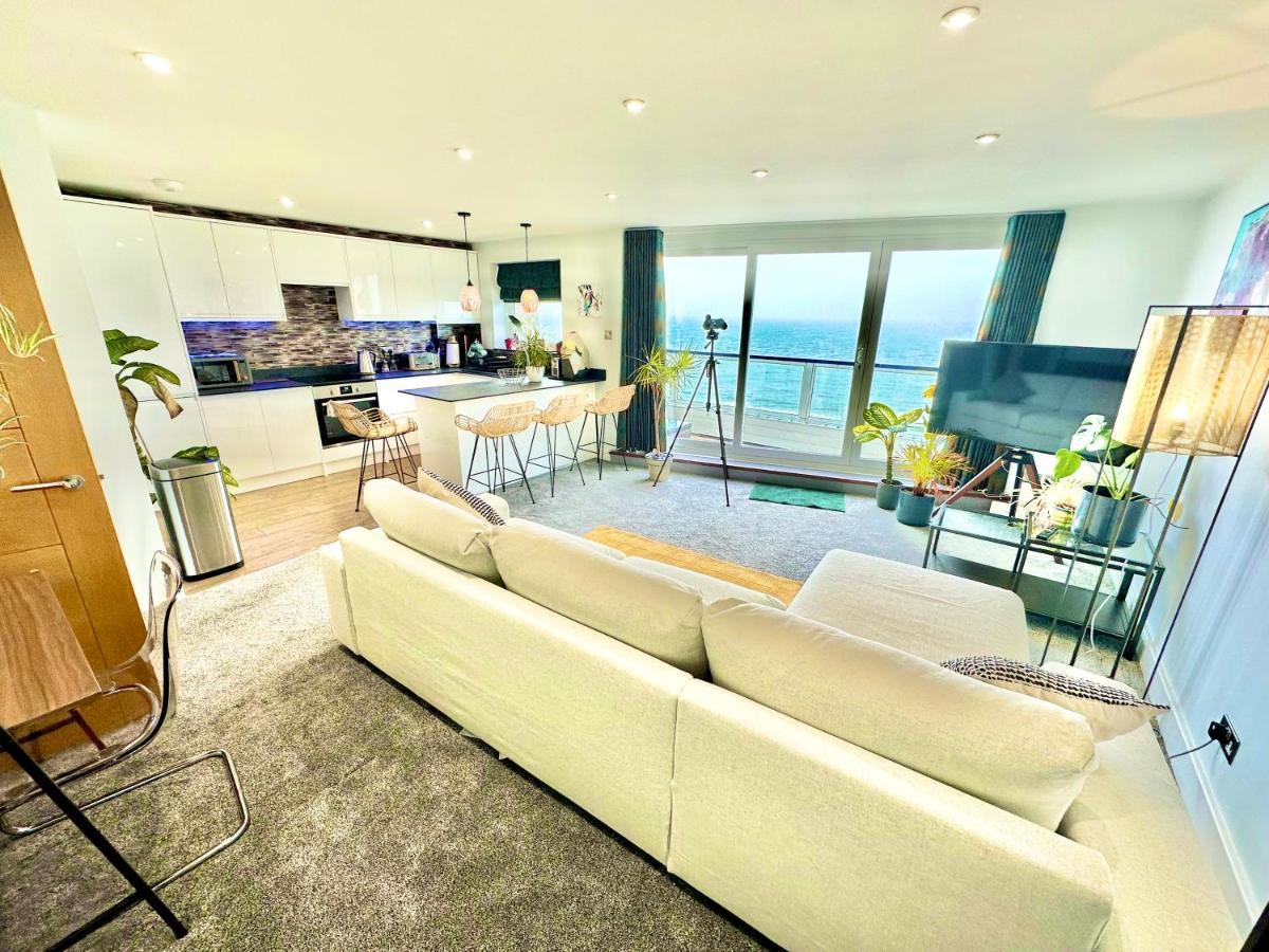 Apartment Stunning Sea View Two Double Bedroom - With Balcony - Opposite Beachfront Walk *