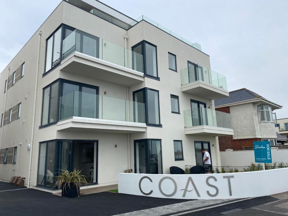 Brand New Beachfront Ground Floor With Garden 2 Bed 6 Guests Apartment *
