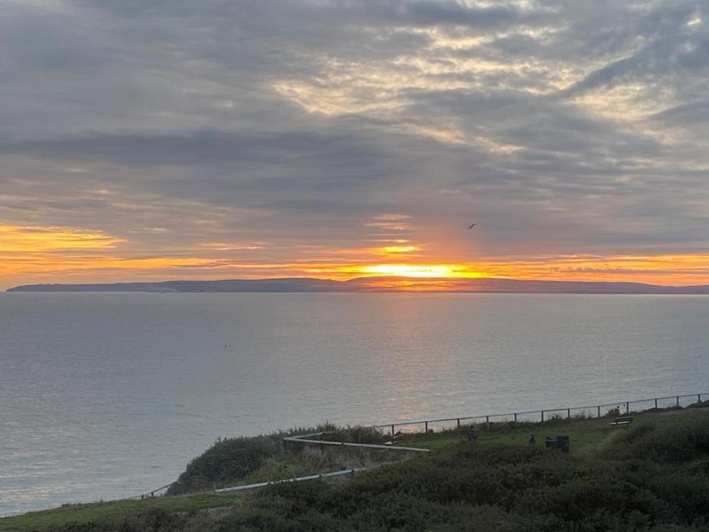 Stunning Sea View Two Double Bedroom - With Balcony - Opposite Beachfront Walk Apartment Bournemouth