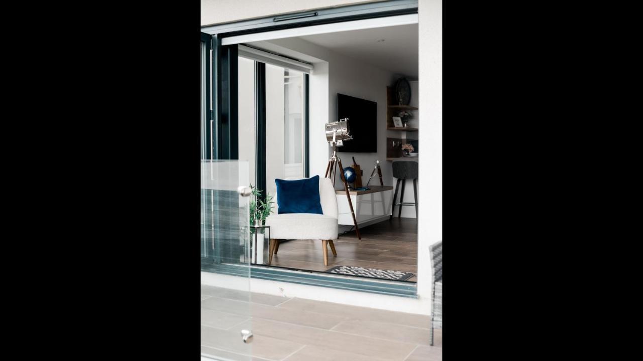 Brand New Beachfront Ground Floor With Garden 2 Bed 6 Guests Apartment *