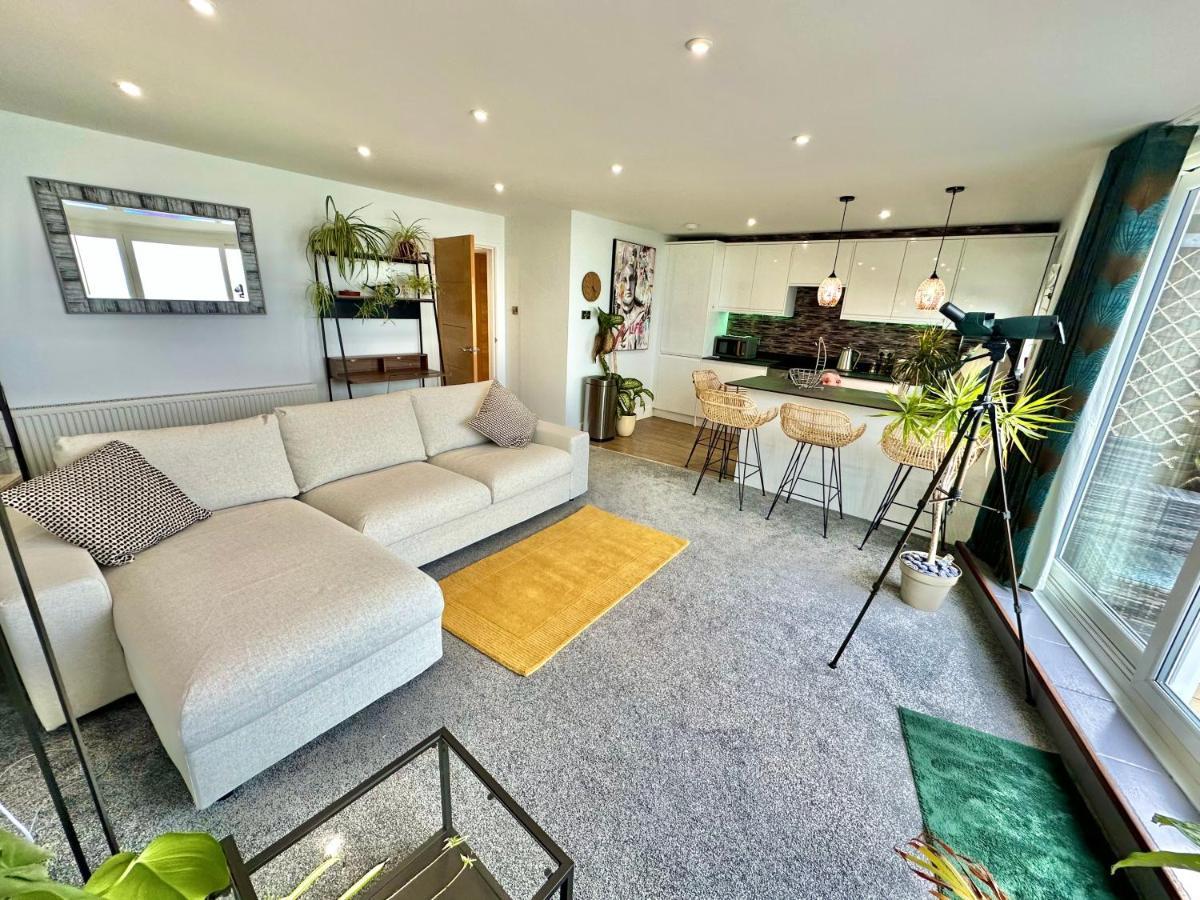 Apartment Stunning Sea View Two Double Bedroom - With Balcony - Opposite Beachfront Walk