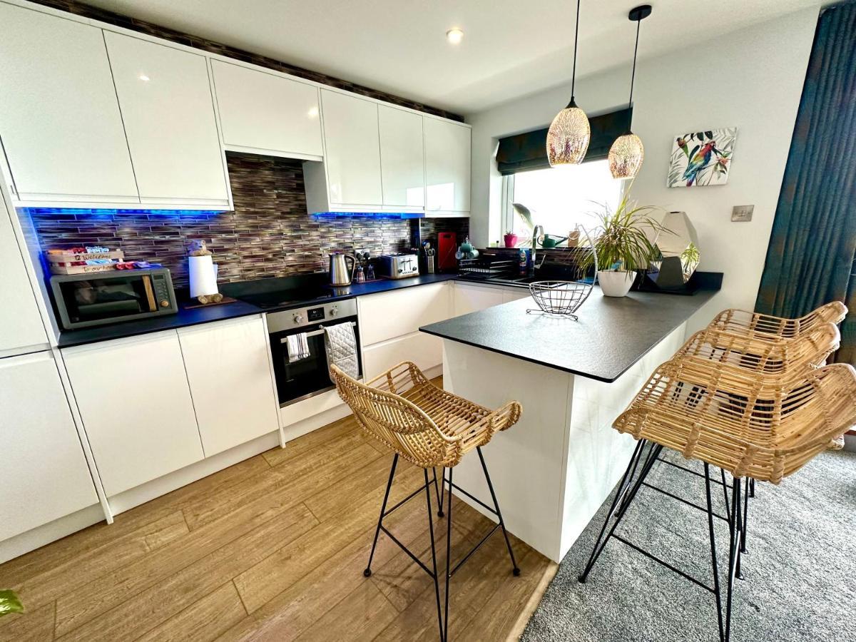 Apartment Stunning Sea View Two Double Bedroom - With Balcony - Opposite Beachfront Walk
