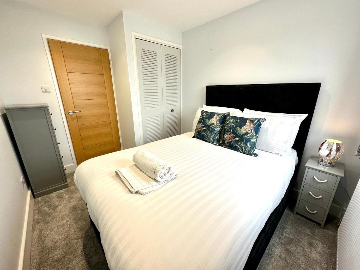 Stunning Sea View Two Double Bedroom - With Balcony - Opposite Beachfront Walk Apartment