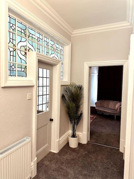 The Retreat - Large Luxury Apartment, Two Mins From Apartment *