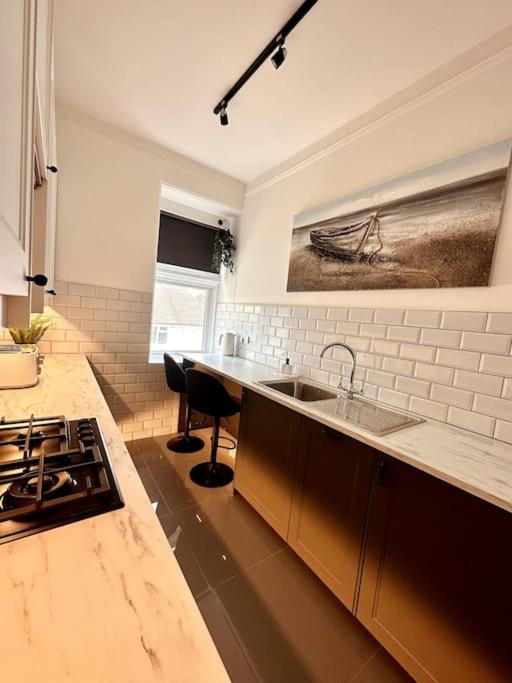 The Retreat - Large Luxury Apartment, Two Mins From Bournemouth