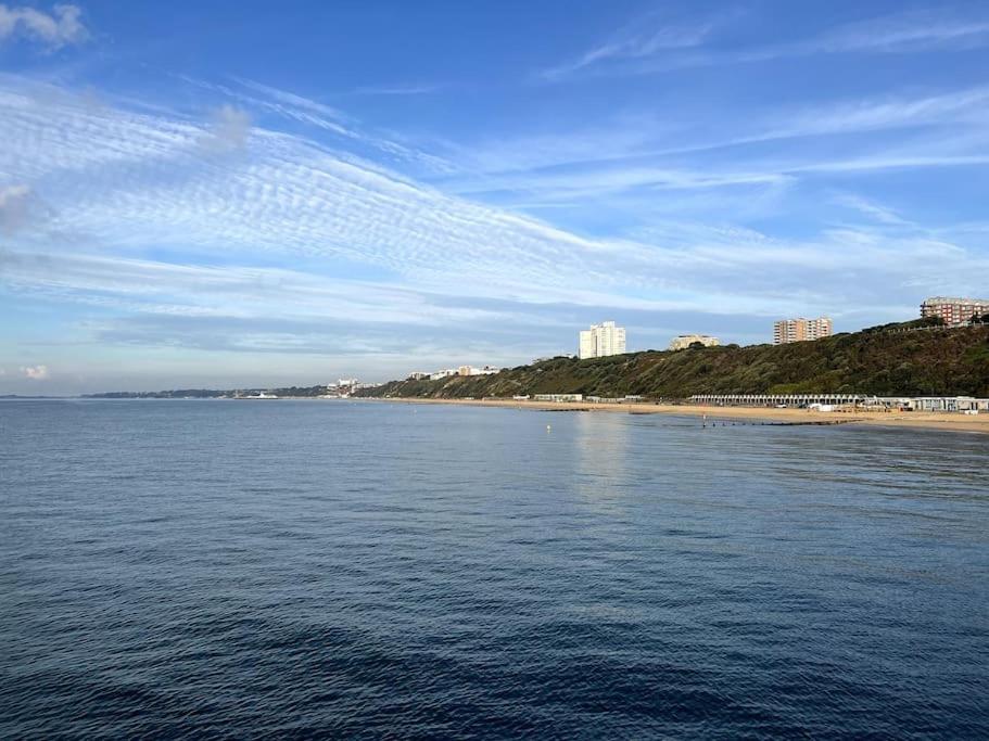 The Retreat - Large Luxury Apartment, Two Mins From Bournemouth