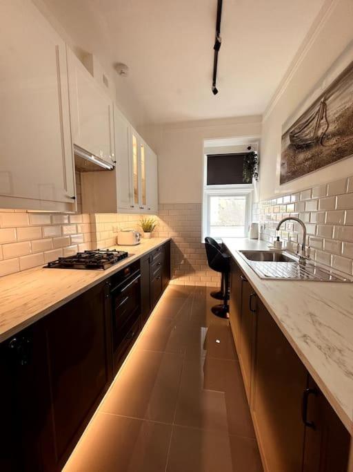 The Retreat - Large Luxury Apartment, Two Mins From Apartment
