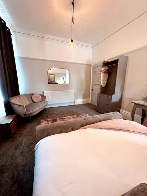 The Retreat - Large Luxury Apartment, Two Mins From Bournemouth