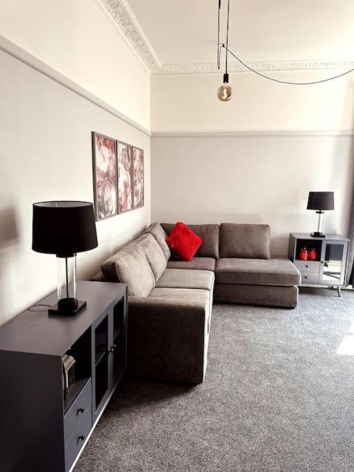 The Retreat - Large Luxury Apartment, Two Mins From Apartment *
