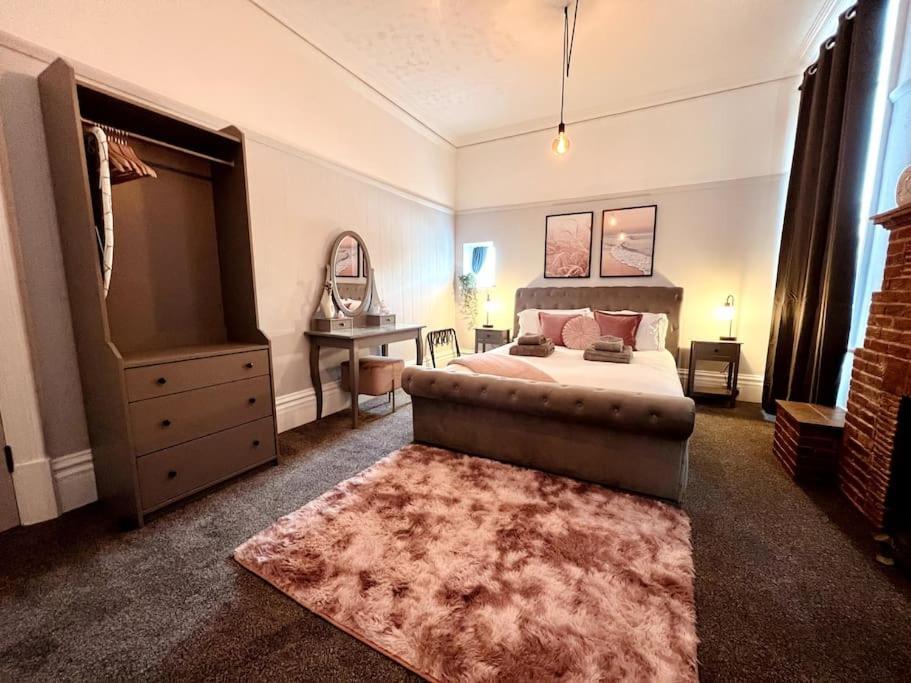 The Retreat - Large Luxury Apartment, Two Mins From * Bournemouth