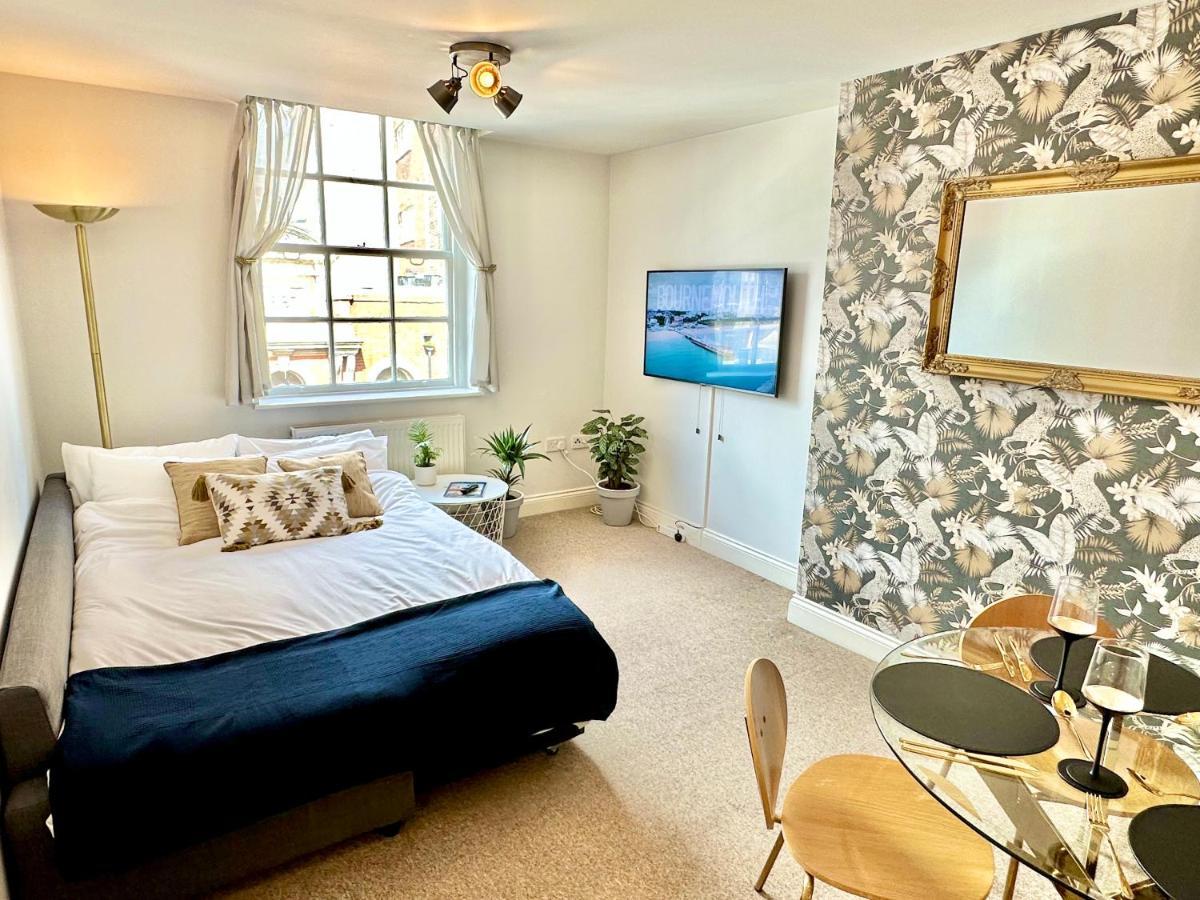Elegant Town Centre - Close To Apartment