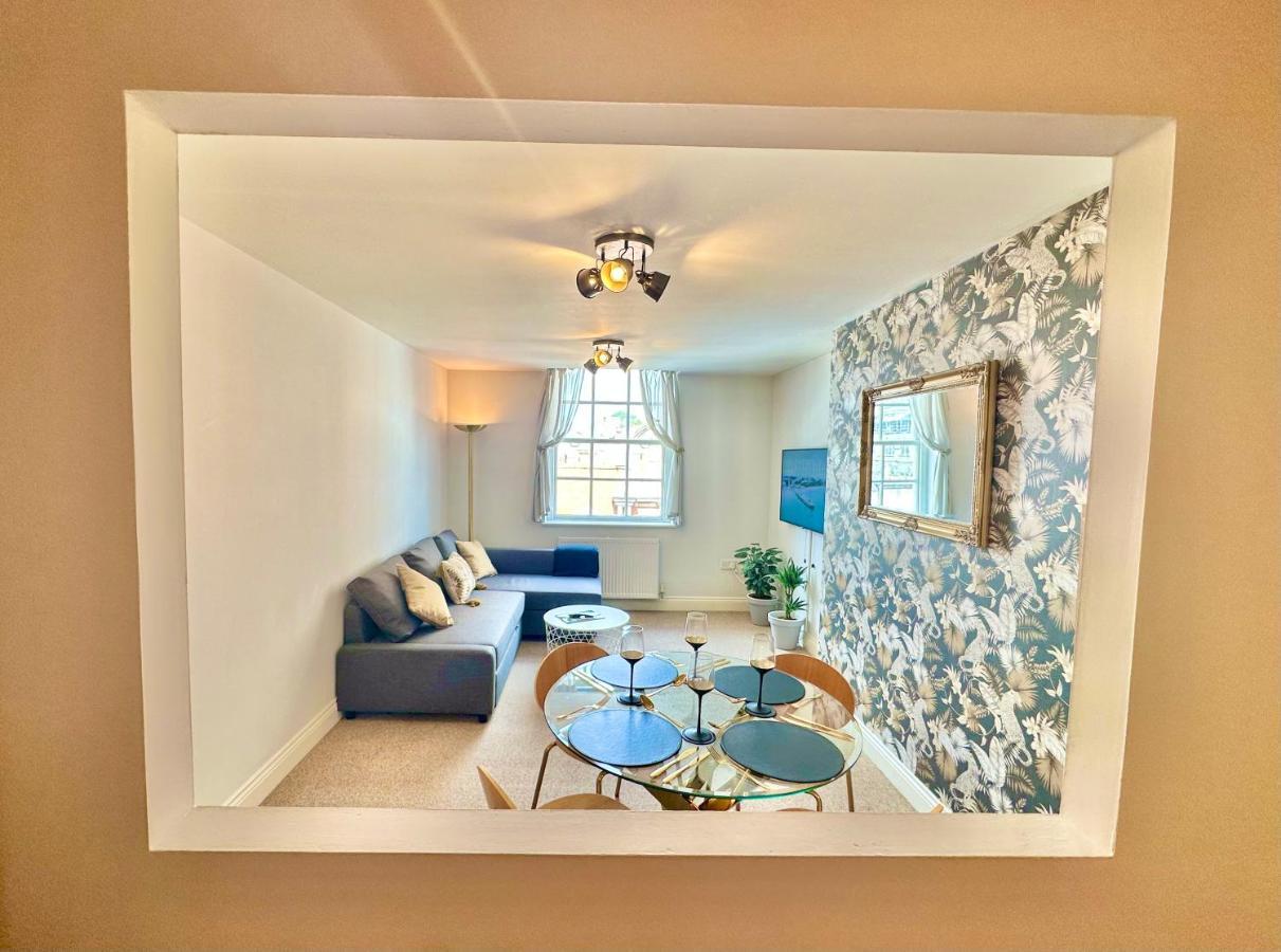 Elegant Town Centre - Close To Bournemouth