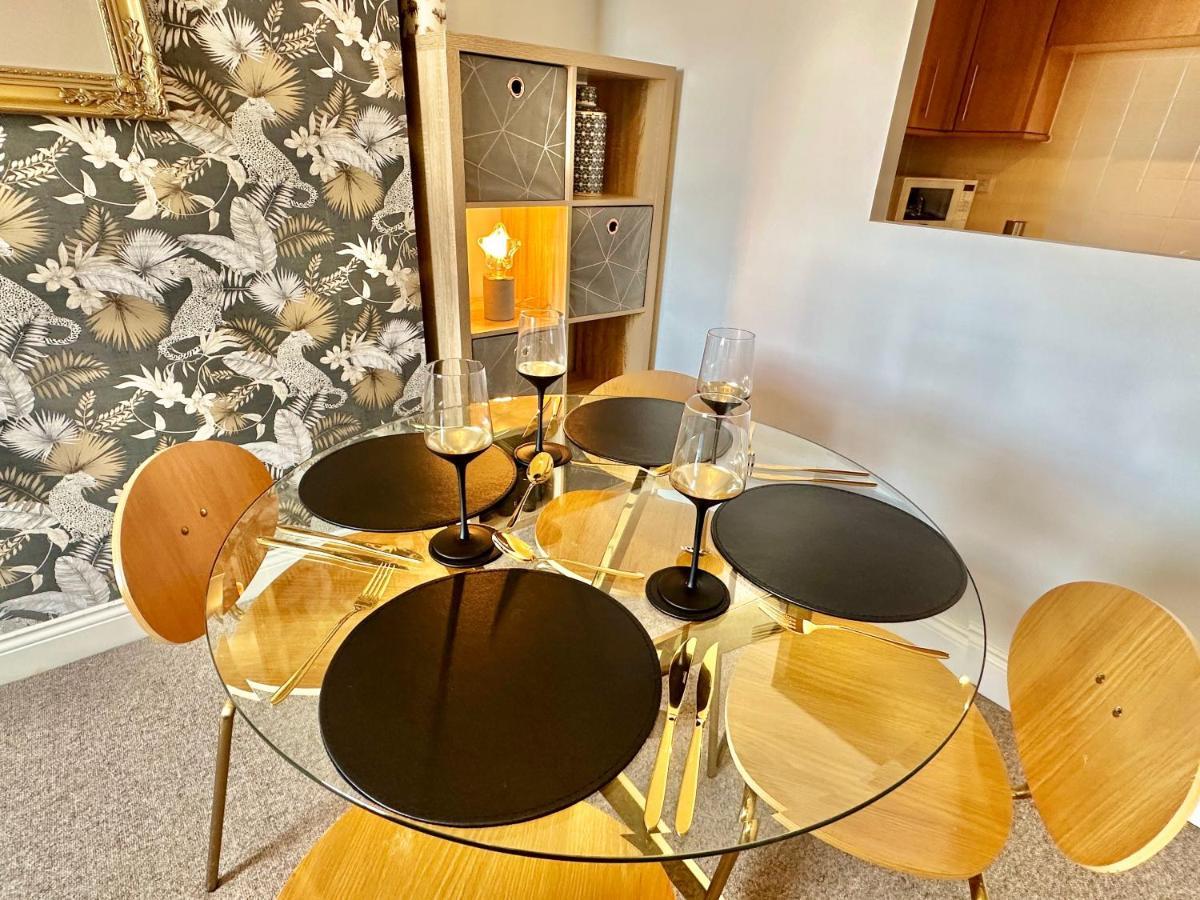 Elegant Town Centre - Close To Apartment *