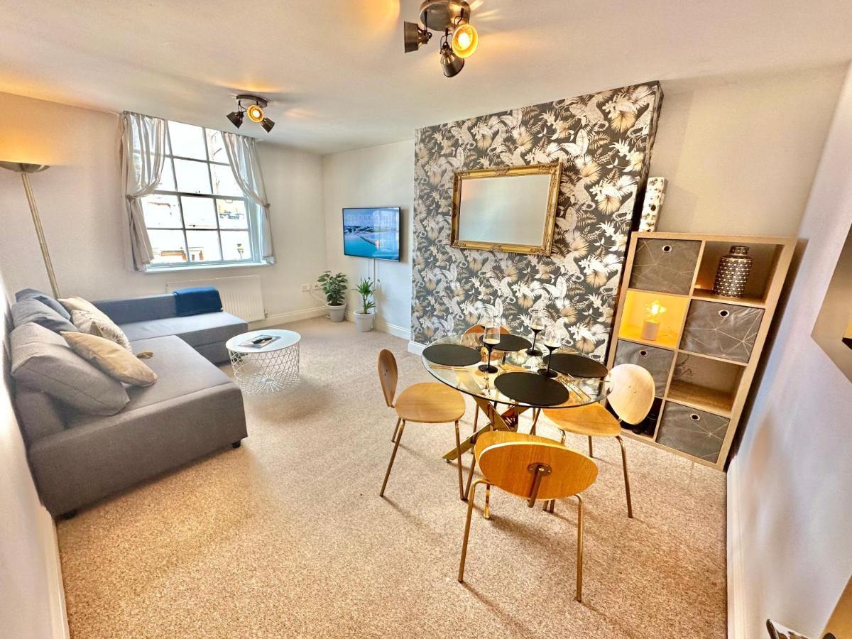 Apartment Elegant Town Centre - Close To