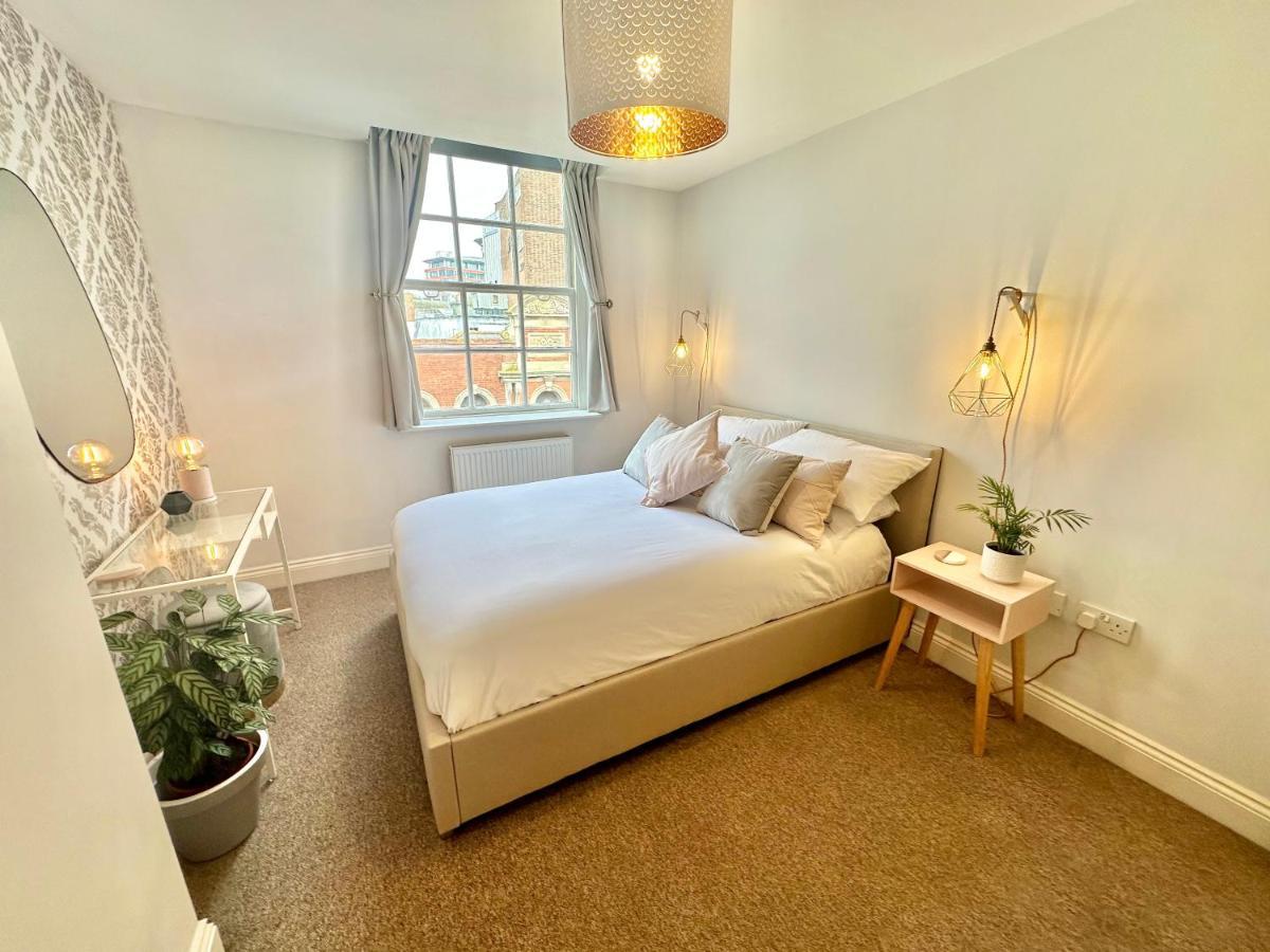 Elegant Town Centre - Close To Bournemouth