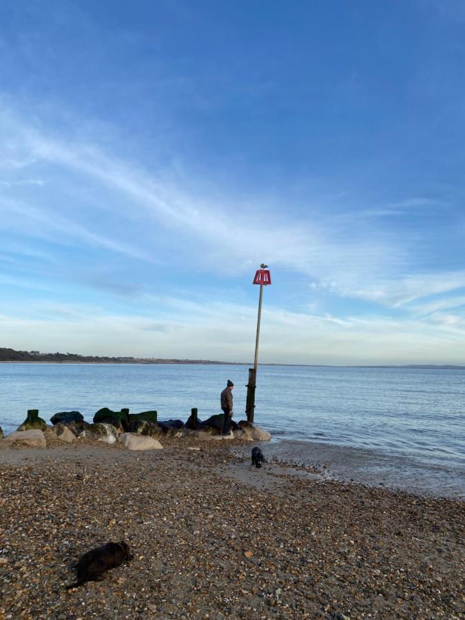 Coastal Breeze - Beautiful Two Bedroom With Free Parking Near Local Beaches * Bournemouth