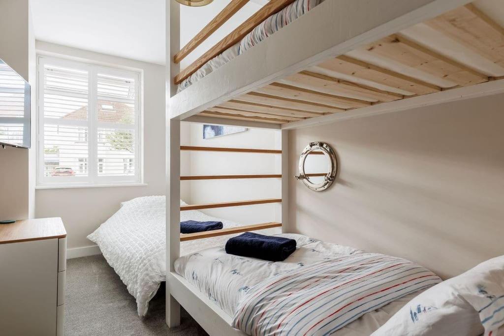 Apartment Modern 2 Bed, Cliff & Parking, F6