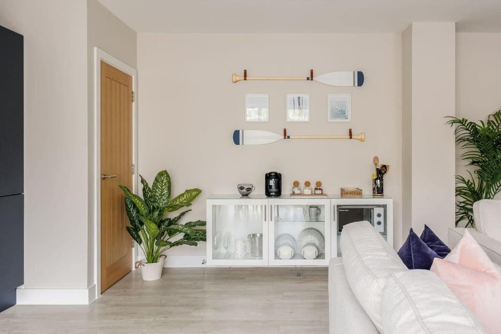 Modern 2 Bed, Cliff & Parking, F6 *