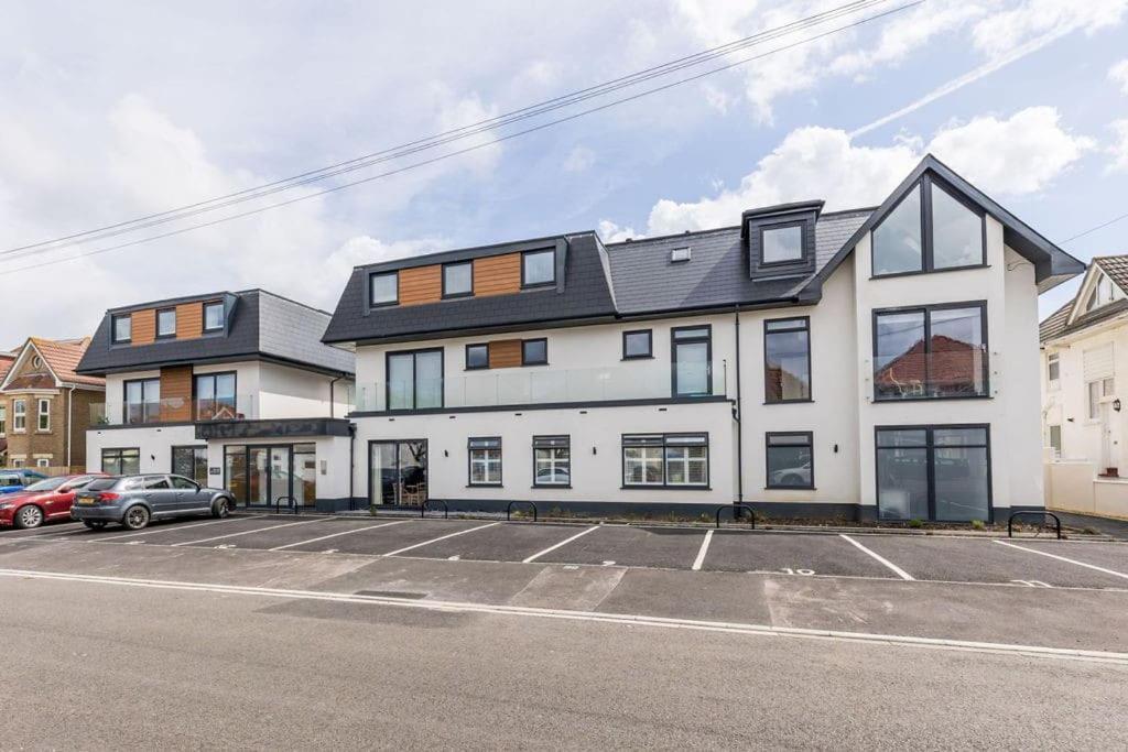 Apartment Modern 2 Bed, Cliff & Parking, F6 *