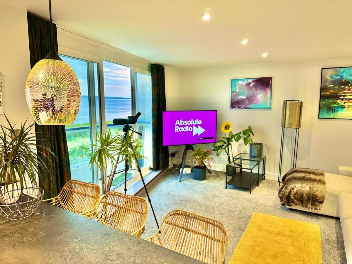 Apartment Stunning Sea View Two Double Bedroom - With Balcony - Opposite Beachfront Walk *