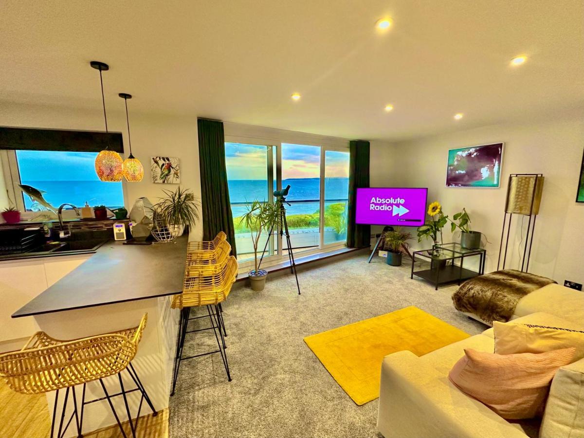 Apartment Stunning Sea View Two Double Bedroom - With Balcony - Opposite Beachfront Walk *