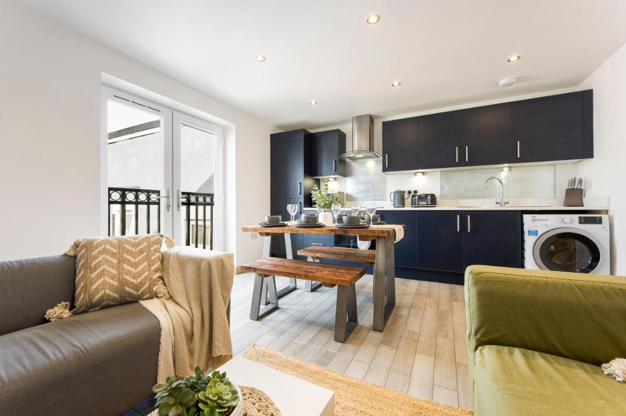 Coastal Charm Townhouse: Renovated 3-bedroom With Parking * Bournemouth