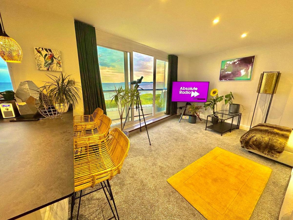 Apartment Stunning Sea View Two Double Bedroom - With Balcony - Opposite Beachfront Walk *