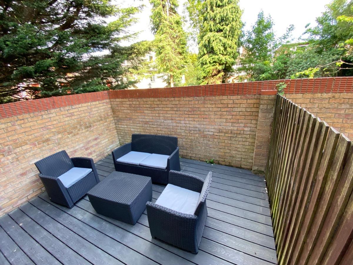 Stunning 2 Bedroom Flat In Town *